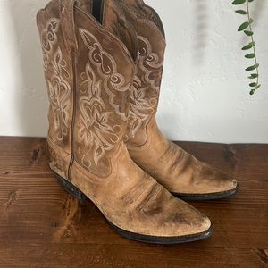 Ariat snip toe cowboy cowgirl boots